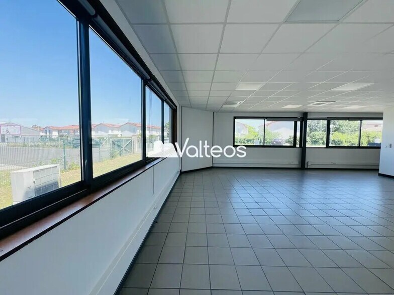 94 Chemin De La Peyrette, Tournefeuille for lease - Interior Photo - Image 1 of 10