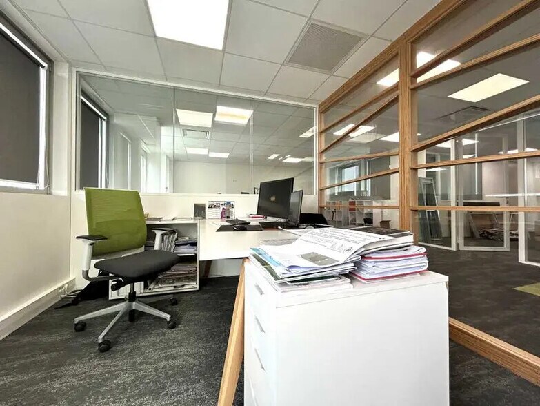 Office in Lyon for lease - Interior Photo - Image 2 of 8