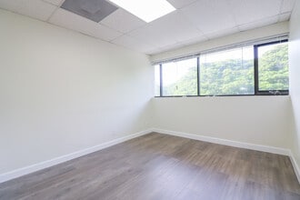 501 Golden Isles Dr, Hallandale Beach, FL for lease Building Photo- Image 2 of 3