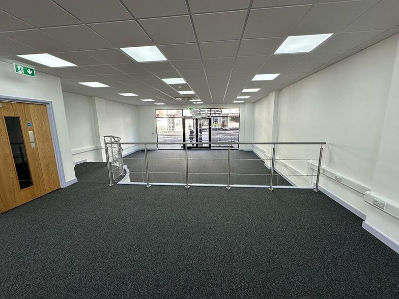 100-101 Queens Rd, Brighton for lease - Building Photo - Image 3 of 27