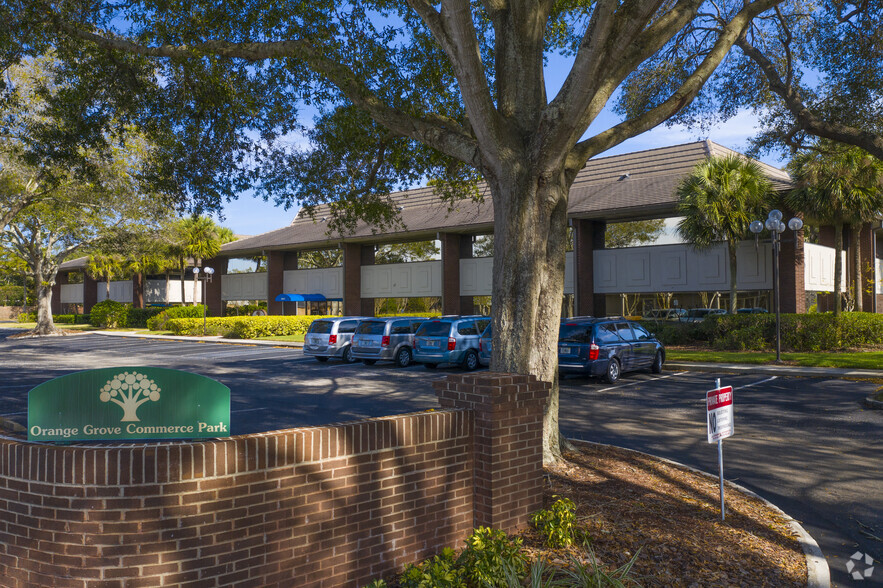 2805 W Busch Blvd, Tampa, FL for lease - Building Photo - Image 1 of 5