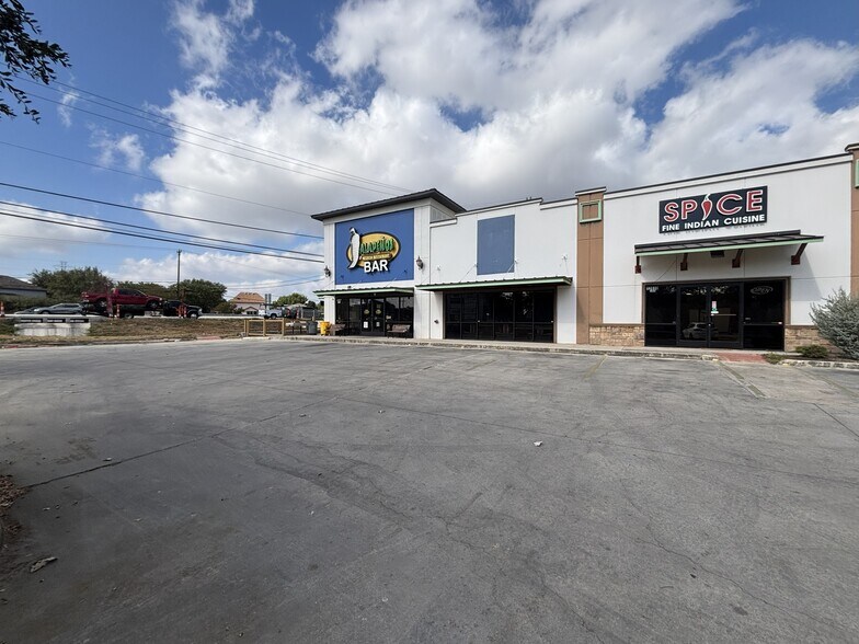 12030 Bandera Rd, Helotes, TX for lease - Building Photo - Image 2 of 8