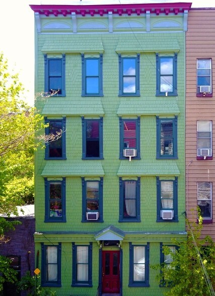 144 N 11th St, Brooklyn, NY for sale - Primary Photo - Image 1 of 1