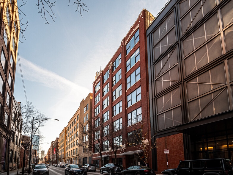1033 W Van Buren St, Chicago, IL for lease - Building Photo - Image 1 of 9