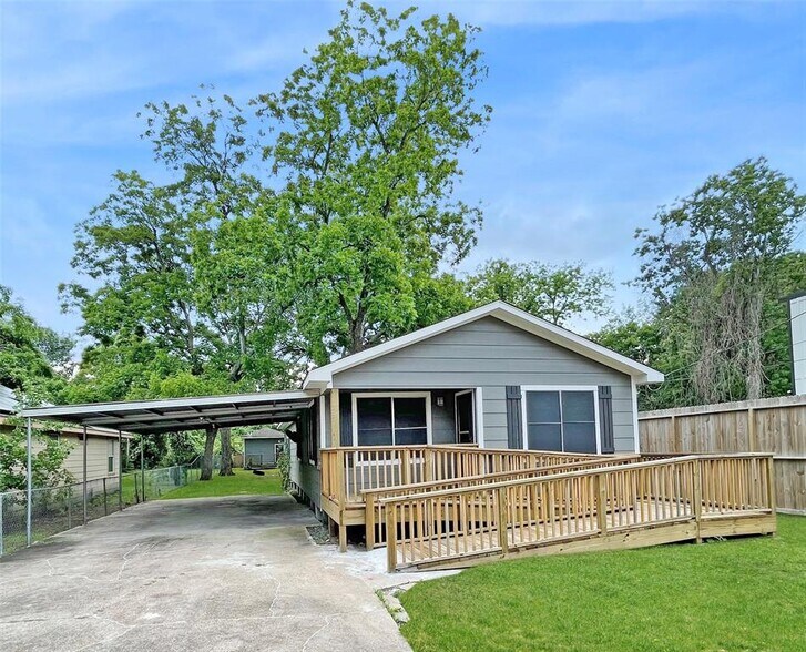 827 Elkhart St, Houston, TX 77091