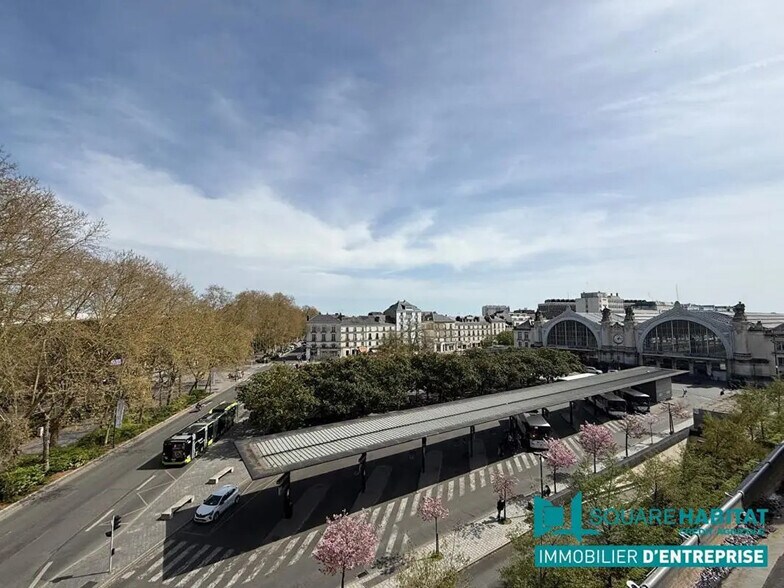 Office in Tours for lease - Building Photo - Image 1 of 7