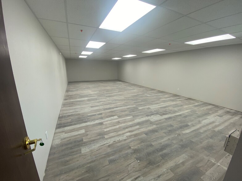 2315 5th St, Elko, NV for lease - Interior Photo - Image 2 of 6