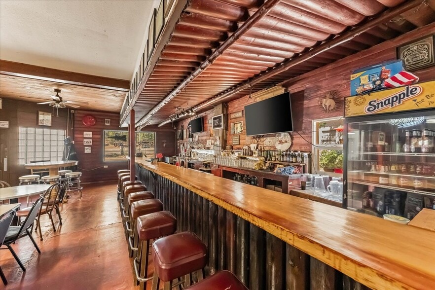 21375 Main St, Lakehead, CA for sale - Interior Photo - Image 3 of 45