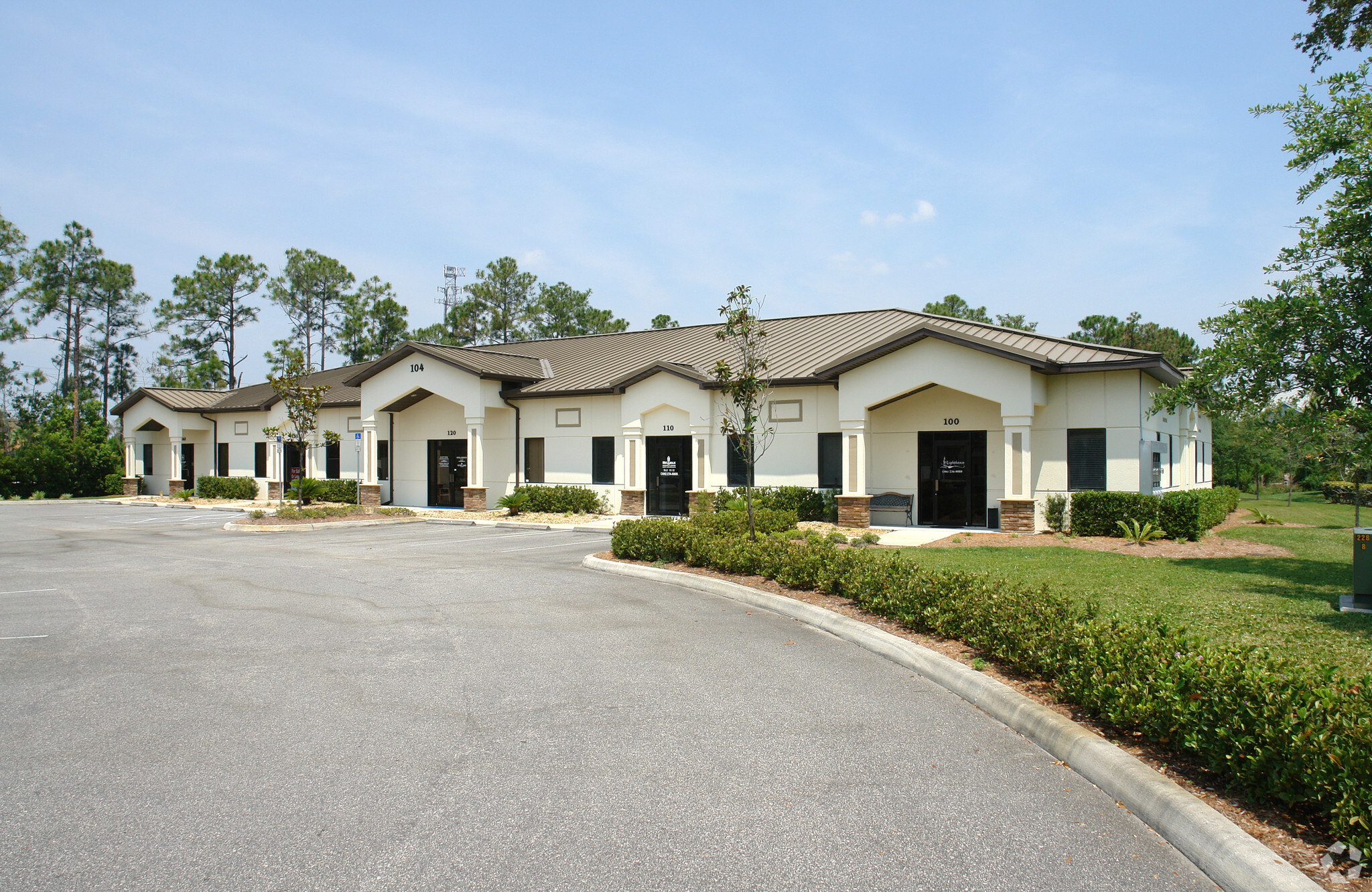 104 La Costa Ln, Daytona Beach, FL for sale Primary Photo- Image 1 of 60