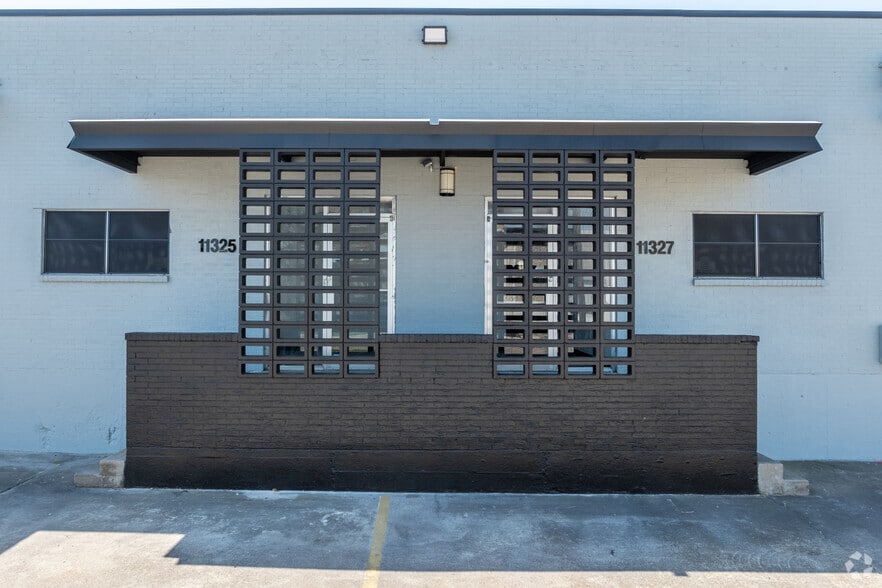 11301-11345 Indian Trl, Dallas, TX for lease - Building Photo - Image 2 of 6