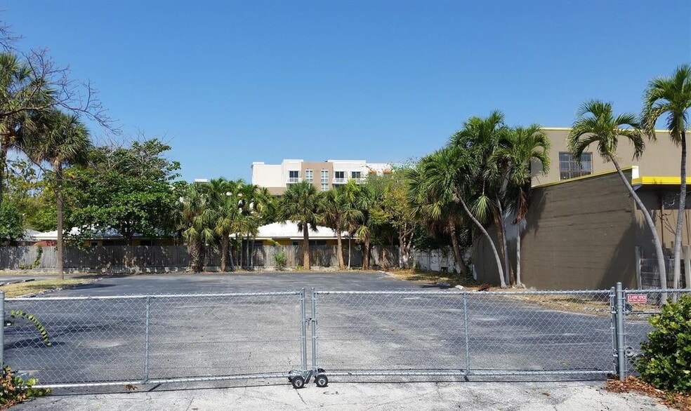 929 NE 17th Way, Fort Lauderdale, FL for lease - Building Photo - Image 1 of 7