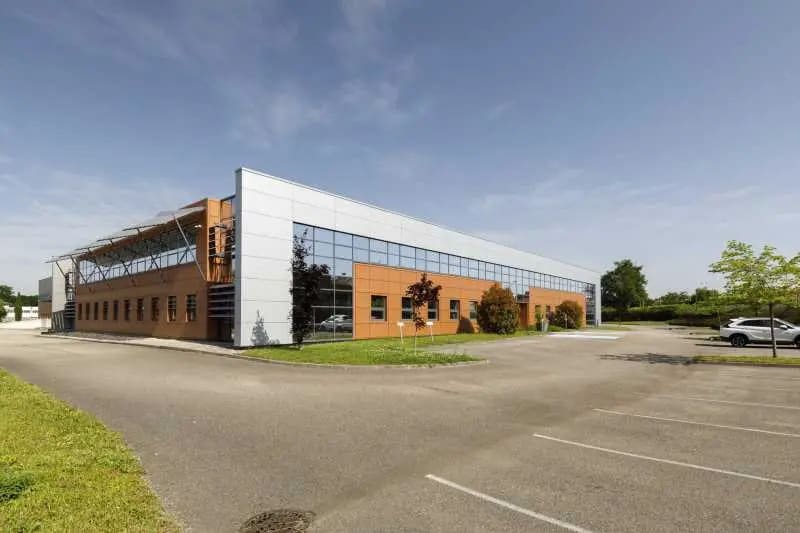 Flex in Miribel for lease - Building Photo - Image 1 of 14