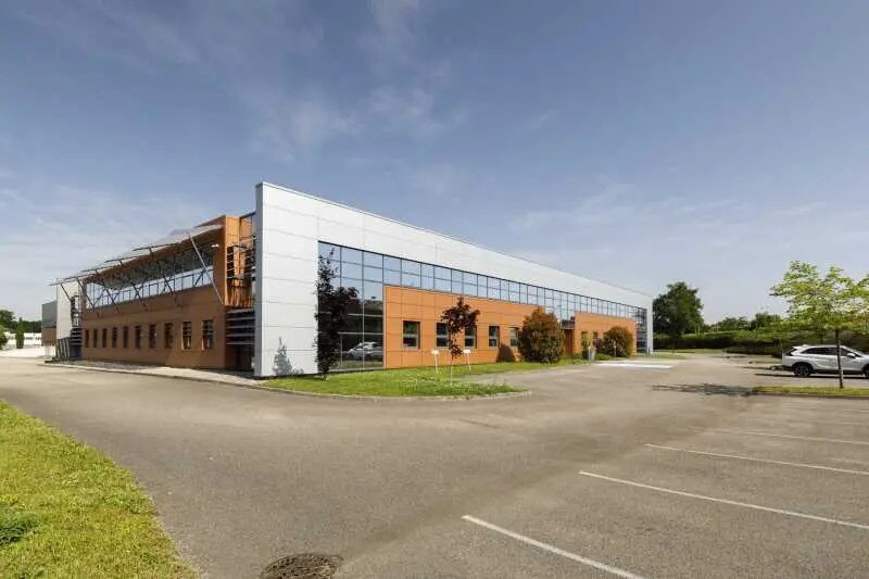 Flex in Miribel for lease Building Photo- Image 1 of 15