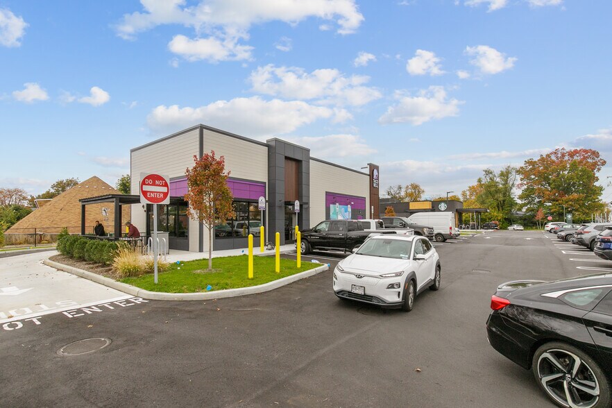 596 Franklin Ave, Franklin Square, NY for sale - Building Photo - Image 2 of 8