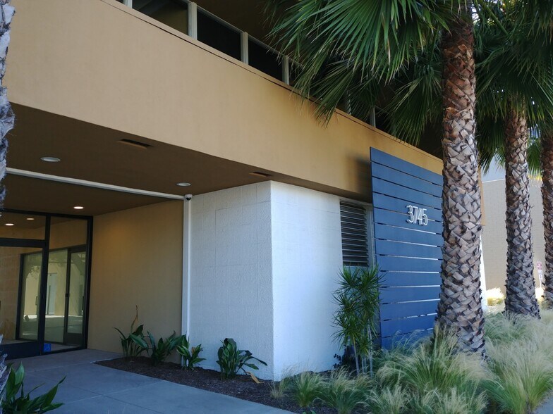 3745 Long Beach Blvd, Long Beach, CA for lease - Building Photo - Image 1 of 5