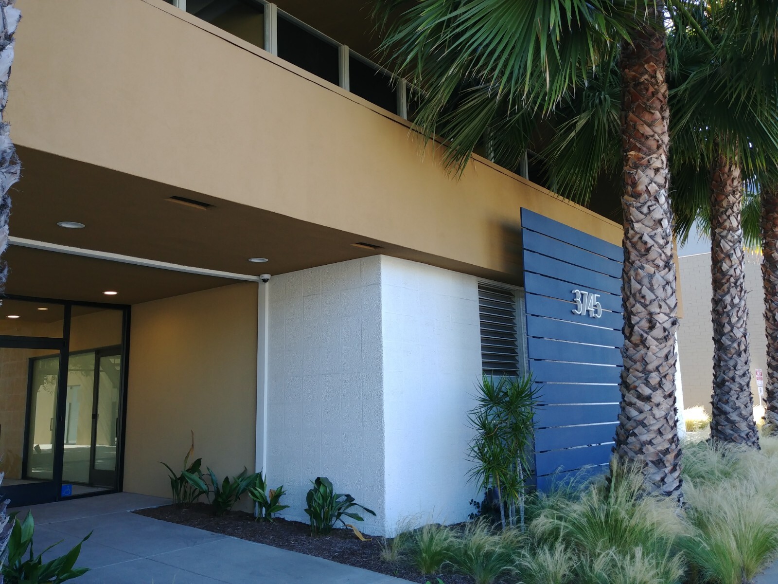3745 Long Beach Blvd, Long Beach, CA for lease Building Photo- Image 1 of 6