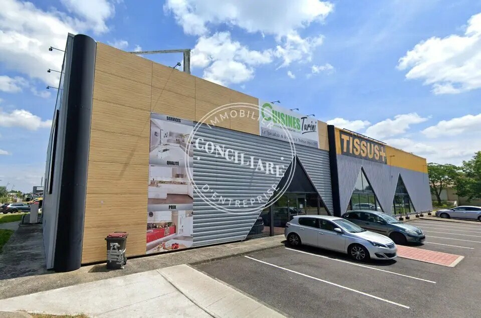 Location Commerce 450 m² - Photo 1