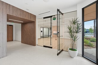 6815 Flanders Dr, San Diego, CA for lease Interior Photo- Image 2 of 10