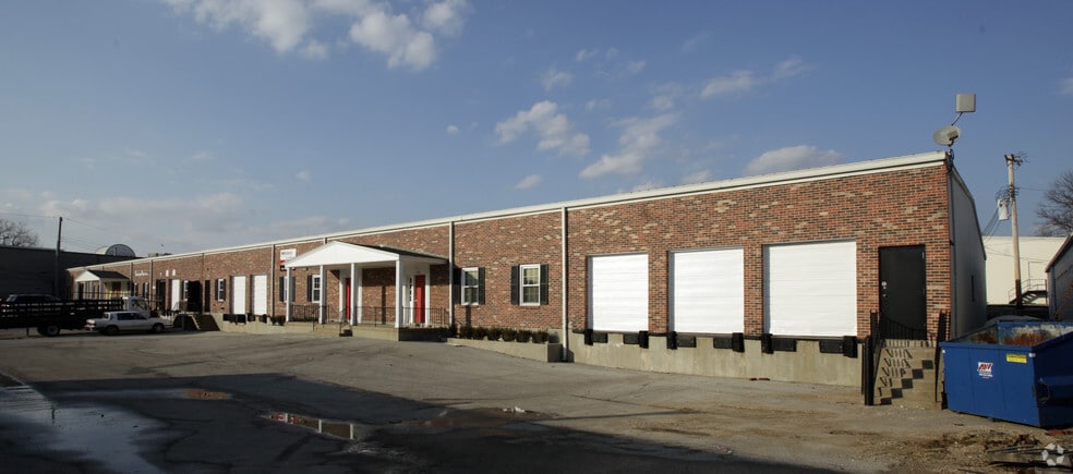 623-635 Hanley Industrial Ct, Brentwood, MO for lease - Primary Photo - Image 1 of 3
