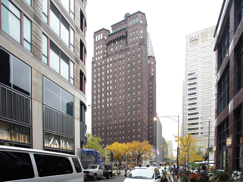 701 N Michigan Ave, Chicago, IL for lease - Primary Photo - Image 1 of 7