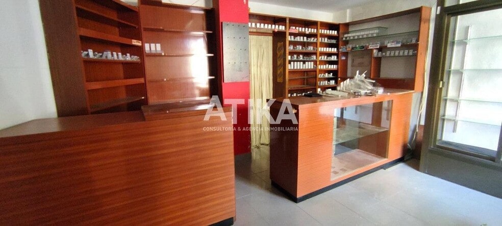 Retail in València for lease - Building Photo - Image 3 of 4