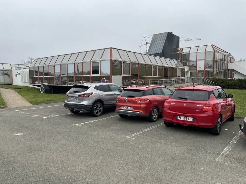 Office in Gouesnou for lease - Building Photo - Image 1 of 5