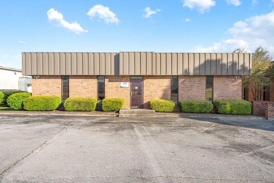 208 Bradshaw Pike, Hopkinsville, KY for lease - Building Photo - Image 2 of 15