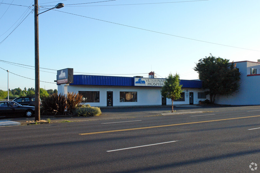 2935-2945 NE Sandy Blvd, Portland, OR for sale - Building Photo - Image 2 of 12