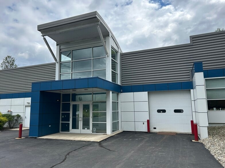 1825-1829 Paradise Trl, East Stroudsburg, PA for lease - Building Photo - Image 1 of 4