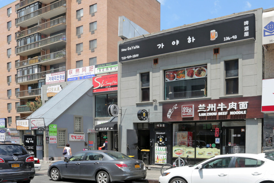 136-87-136-93 37th Ave, Flushing, NY for lease - Building Photo - Image 3 of 3