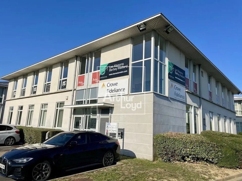 Office in Lieusaint for lease - Building Photo - Image 3 of 6