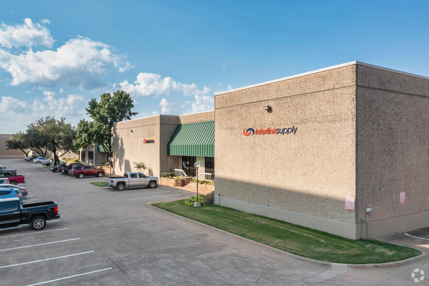 10671-10699 N Stemmons Fwy, Dallas, TX for lease - Primary Photo - Image 1 of 8