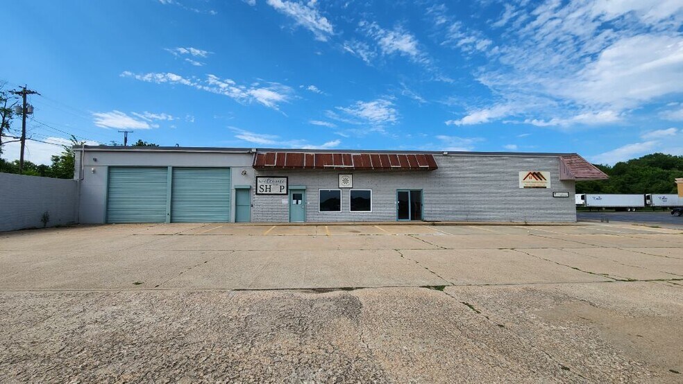 3030 NW Topeka Blvd, Topeka, KS for sale - Building Photo - Image 1 of 1