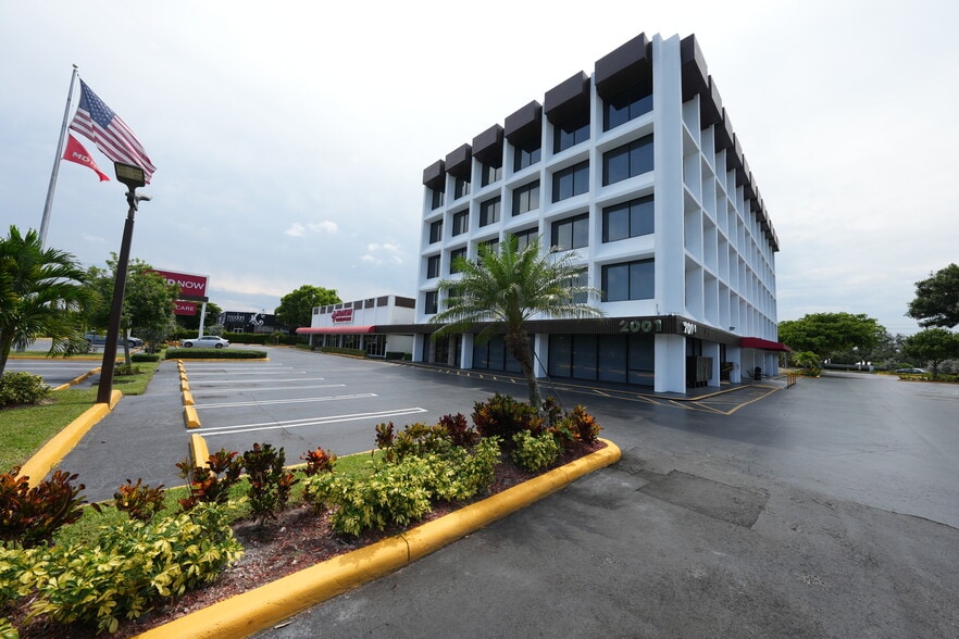 2001 Palm Beach Lakes Blvd, West Palm Beach, FL 33409 3 Free Months