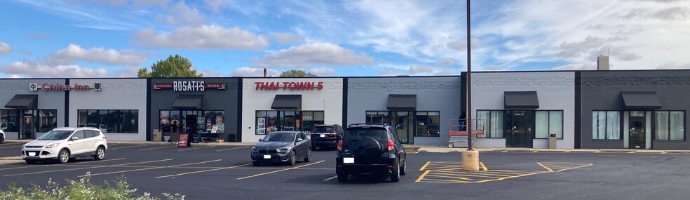 610-630 Plaza Dr, Sycamore, IL for lease - Building Photo - Image 3 of 7