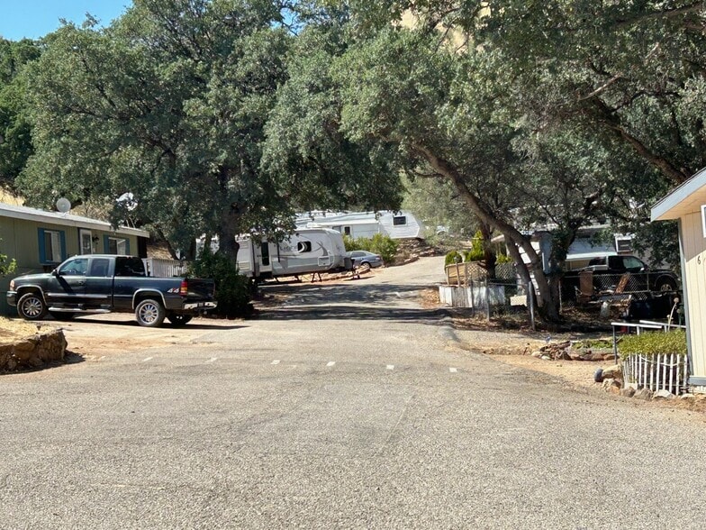 1042 Evans Rd, Wofford Heights, CA for sale - Building Photo - Image 2 of 13