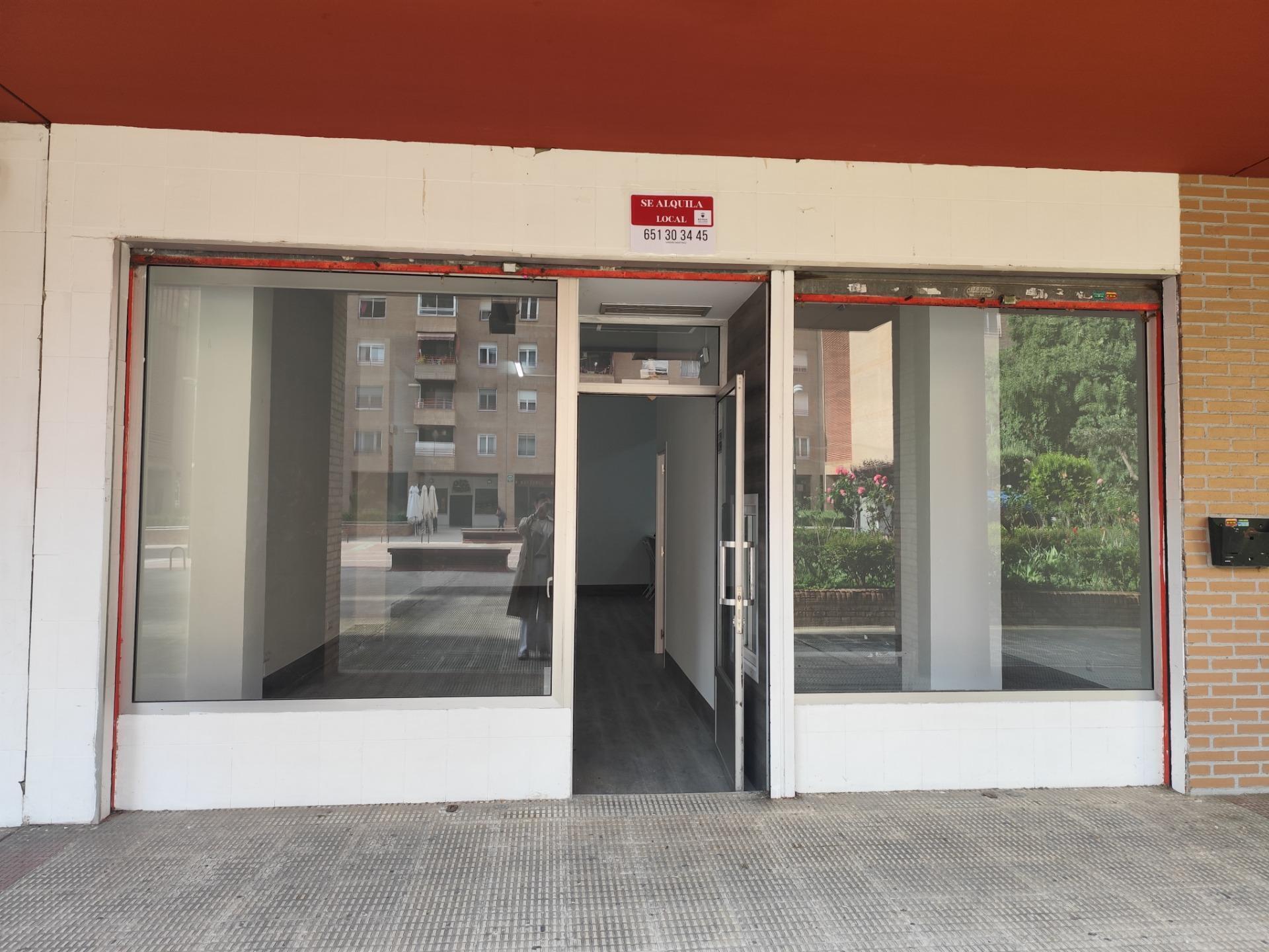 Retail in Zaragoza, Zaragoza for lease Building Photo- Image 1 of 17