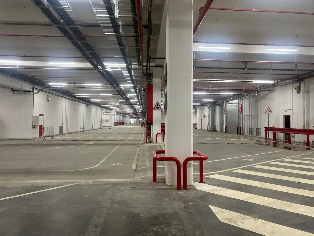 Industrial in Paris for lease Building Photo- Image 1 of 1