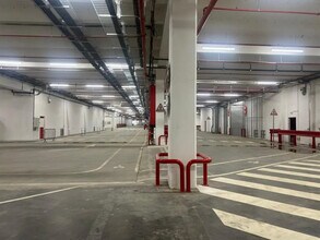 Industrial in Paris for lease Building Photo- Image 1 of 1