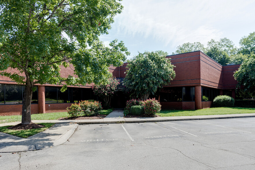 305 Tech Park Dr, La Vergne, TN for lease - Building Photo - Image 1 of 20