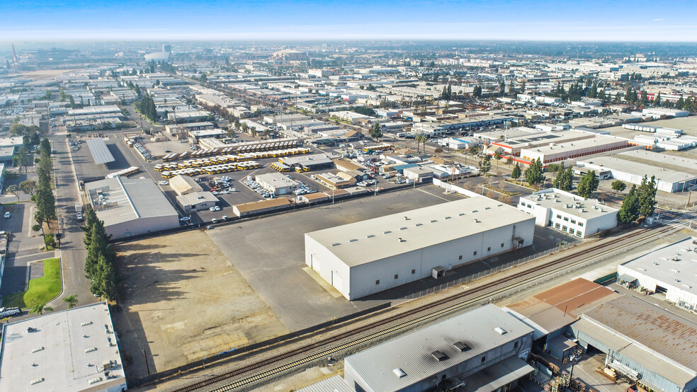 500 W Collins Ave - 6.03 Acres portfolio of 2 properties for sale on LoopNet.com - Aerial - Image 2 of 3