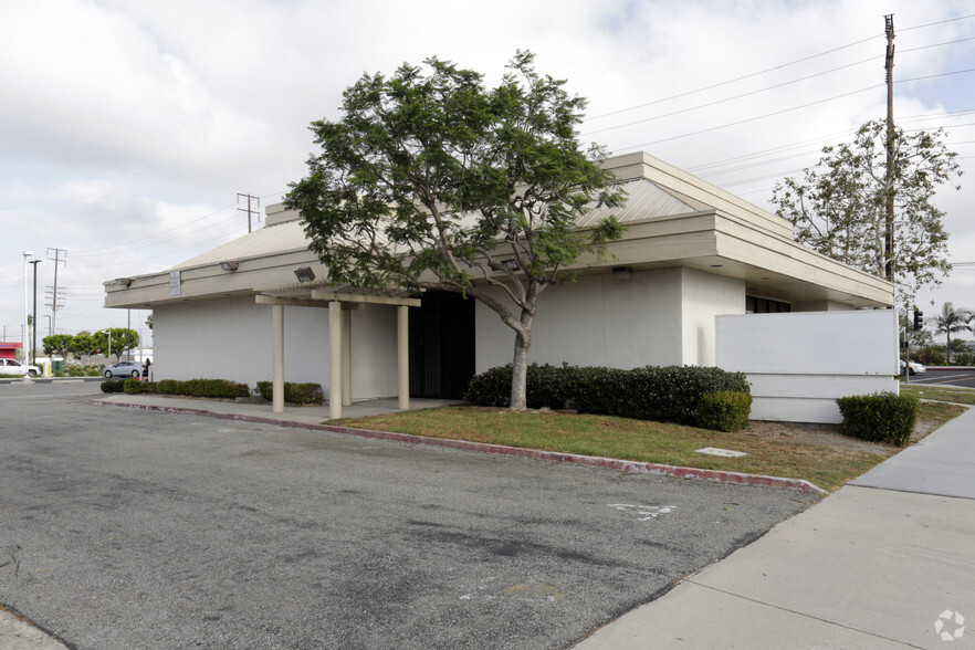 16001 Springdale St, Huntington Beach, CA for lease - Building Photo - Image 2 of 10