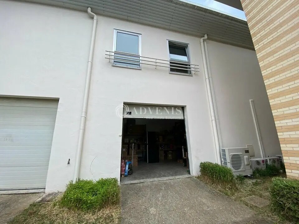 Flex in Voisins-le-Bretonneux for lease Building Photo- Image 1 of 5