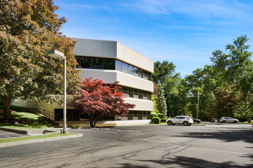 500 Executive Blvd, Ossining, NY for lease - Building Photo - Image 2 of 25