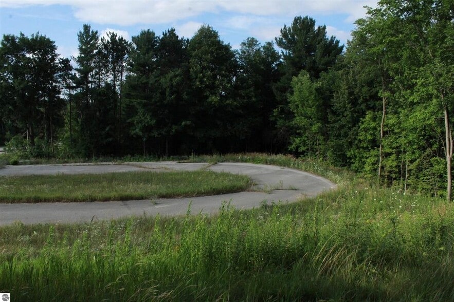 1202 US 31 S, Traverse City, MI for sale - Primary Photo - Image 1 of 3