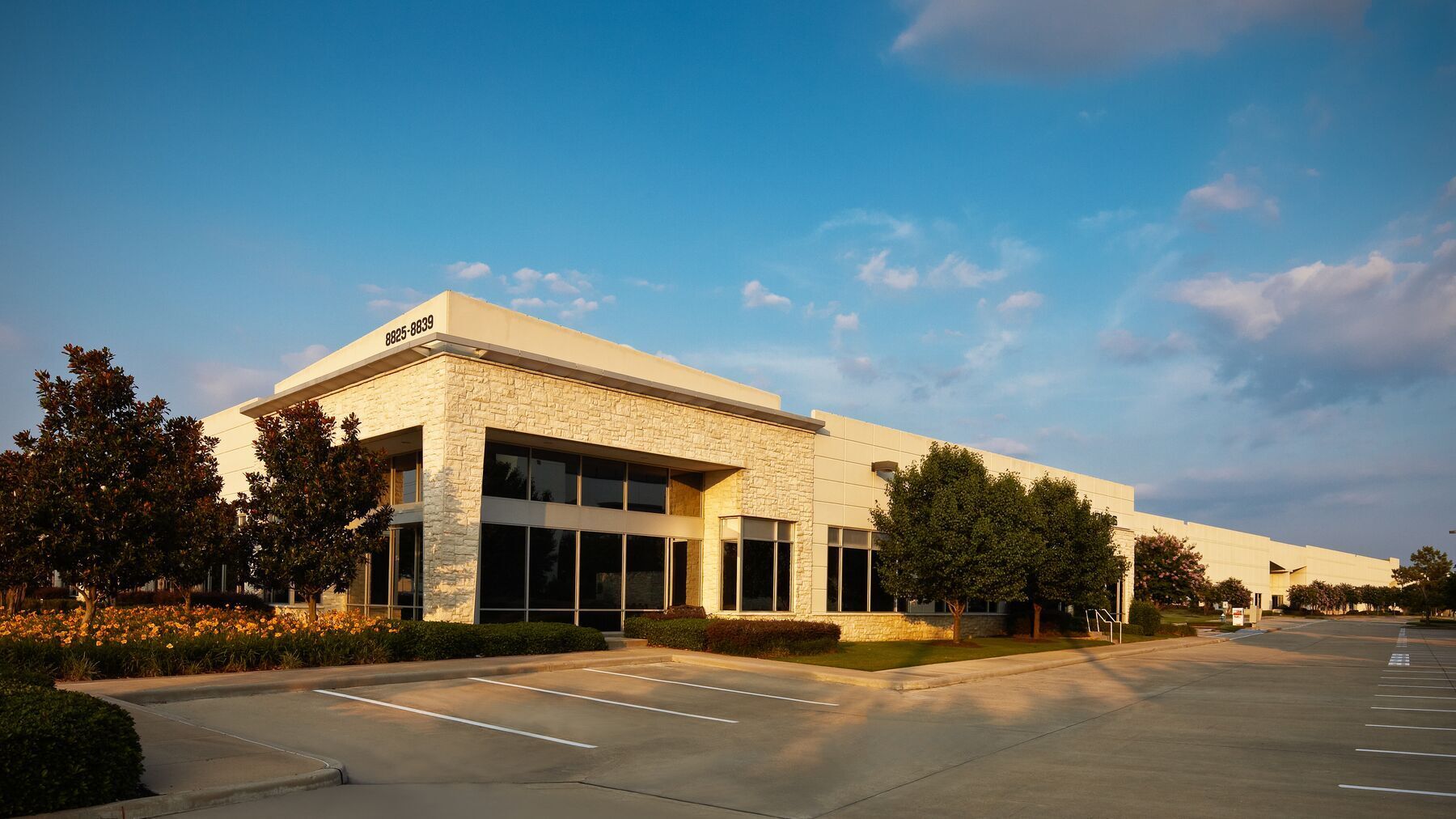 8801-8872 Fallbrook Dr, Houston, TX for lease Building Photo- Image 1 of 9