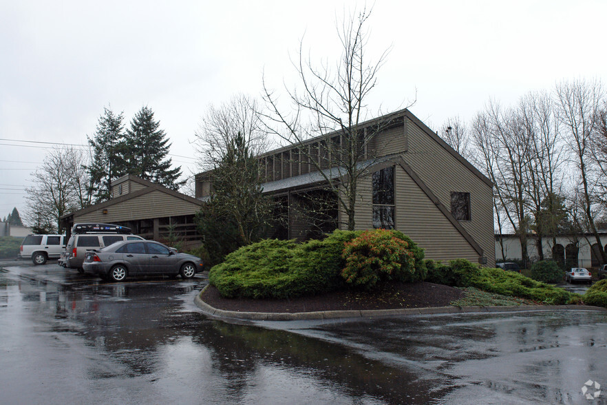 1217 NE Burnside Rd, Gresham, OR for lease - Primary Photo - Image 3 of 11