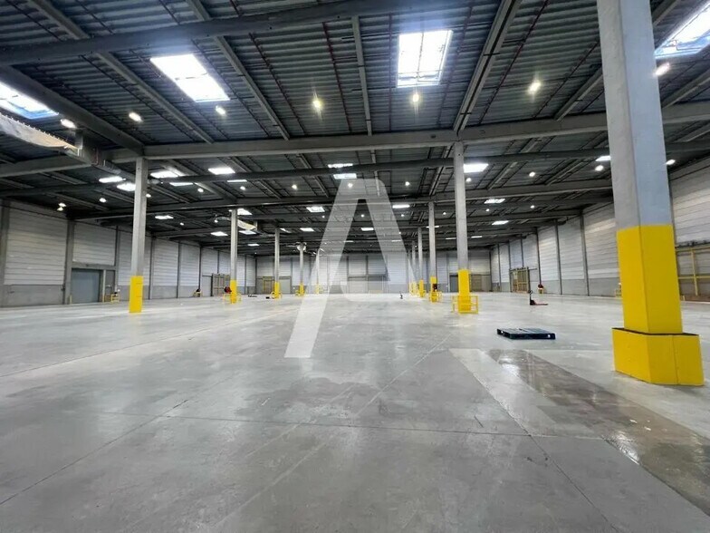 Flex in Moissy-Cramayel for lease - Building Photo - Image 2 of 5