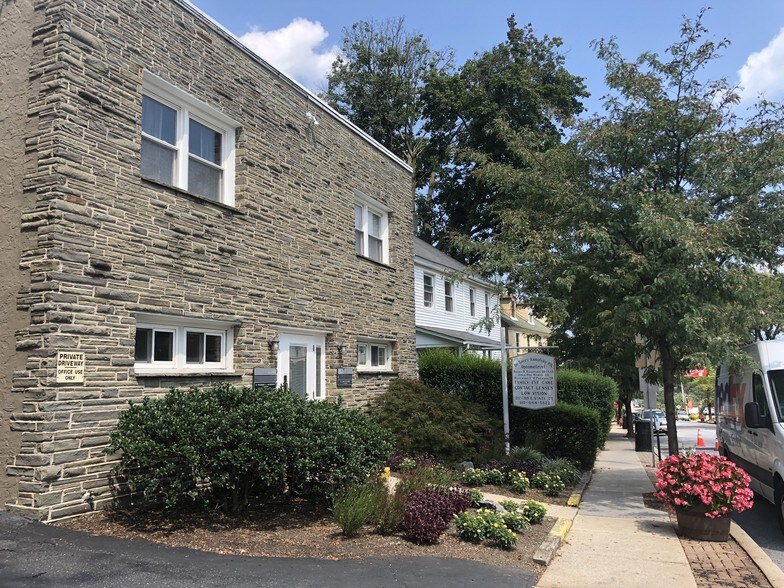 217 E State St, Square, PA 19348