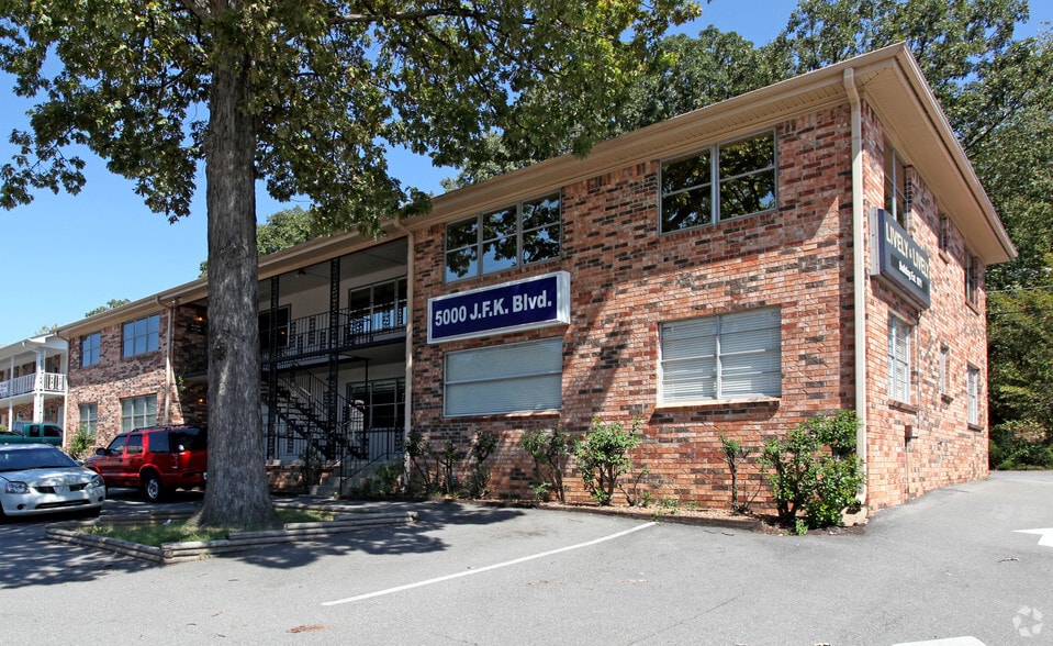 5000 John F Kennedy Blvd, North Little Rock, AR for lease - Building Photo - Image 3 of 5